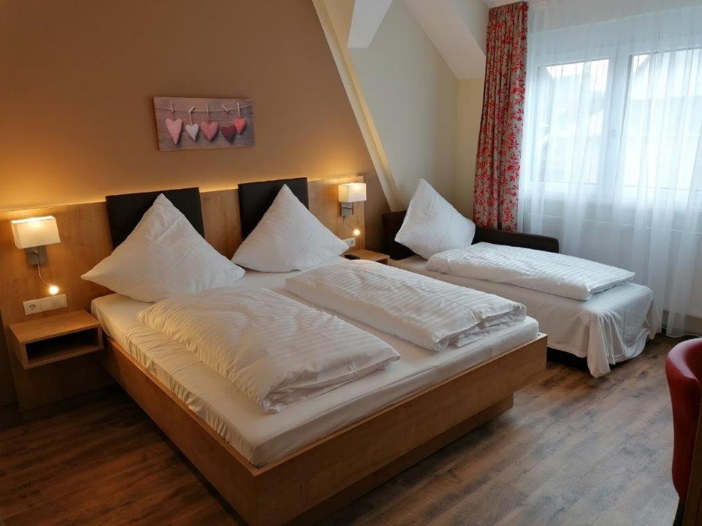 Landgasthof Niebler Adelsdorf Ngoại thất bức ảnh