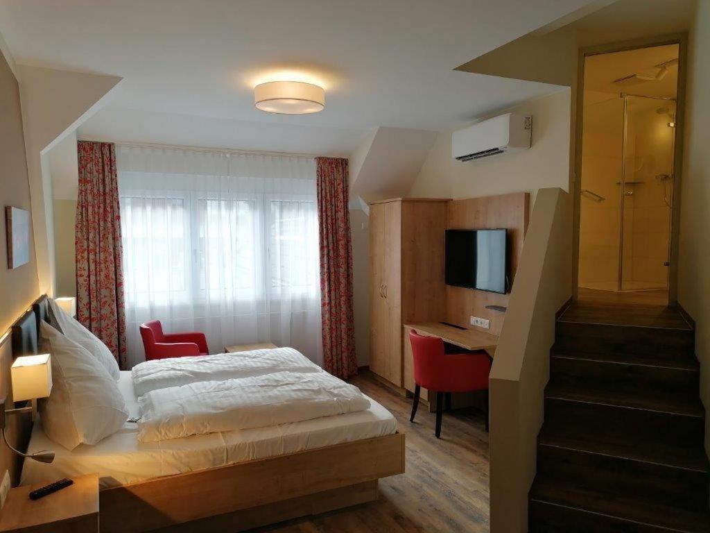 Landgasthof Niebler Adelsdorf Ngoại thất bức ảnh